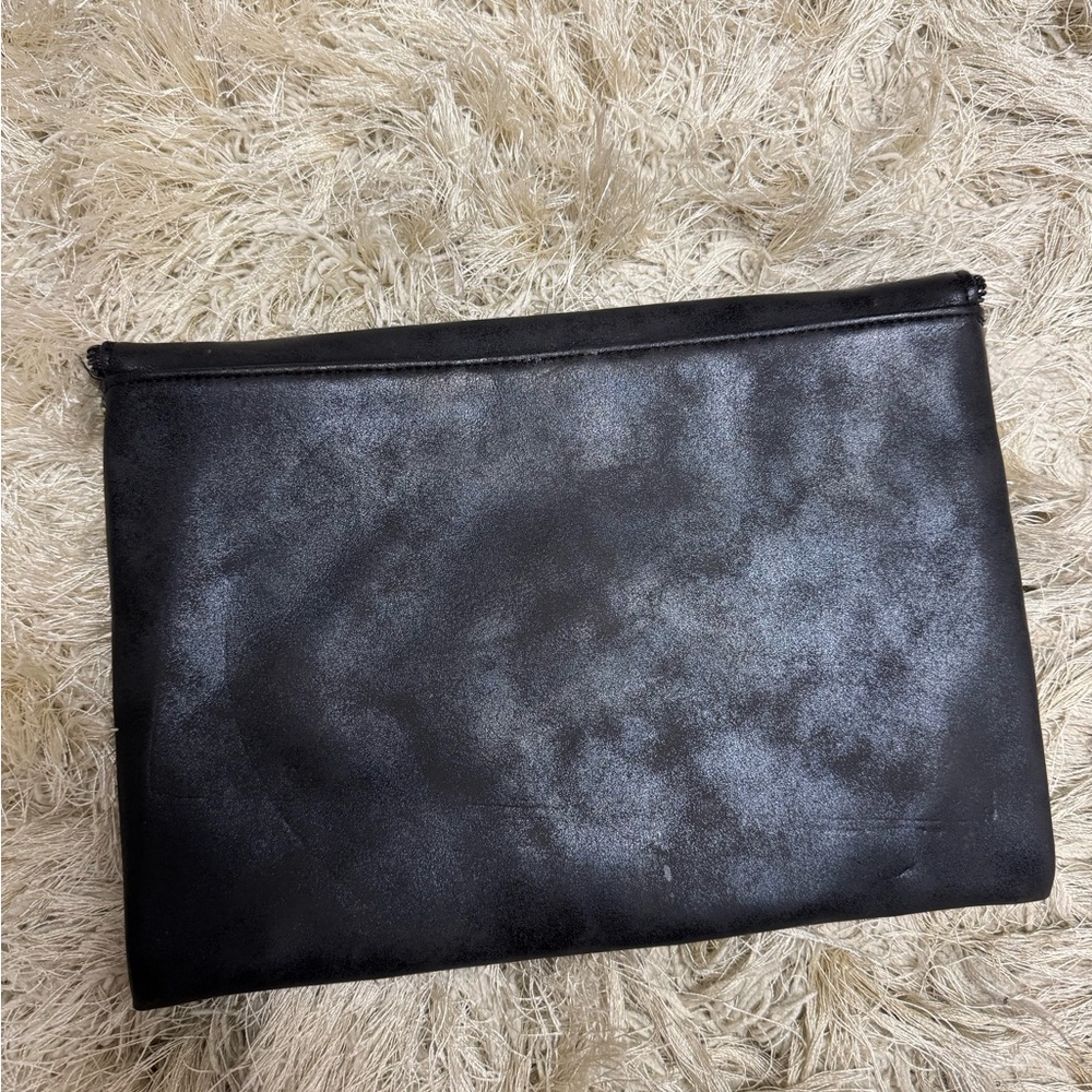 La Diva Italian design envelope Clutch/crossbody with Matte Finish - Picture 3 of 5